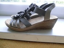 Riker Sandalette Keilabsatz Wedge Riemchen slip on Gummizug Blumendeko  Gr. 37