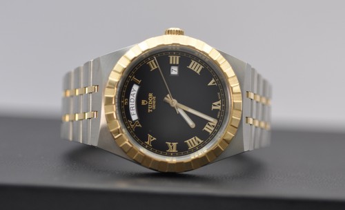 Tudor royal day date - &,