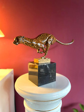 Moderne Bronze Skulptur Panthere auf schwarzem Marmor sockel Signed