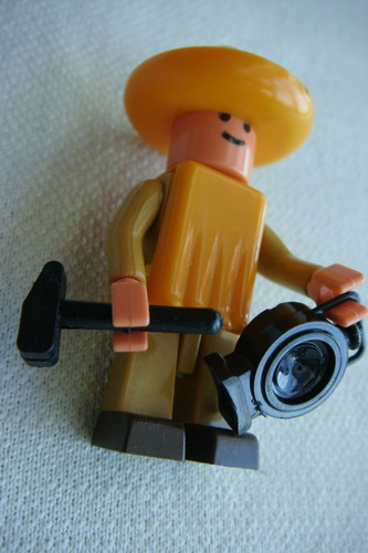 Kleine figur mit hammer - hammer, und