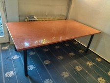 Marmortisch, 2 m x 1,16 m, braun mit Eisenstütze, selbstabholen.