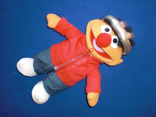 Ernie mit fahrradhelm 27cm - fahrradhelm,