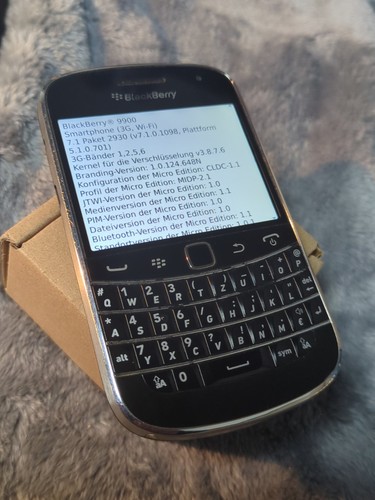 Blackberry bold 9900 qwertz - blackberry,