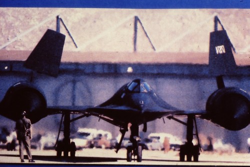 Flugzeugrutsche nose view - -,