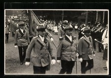 Foto-AK Essen-Borbeck, Schützen mit Fahne auf Schützenfest 