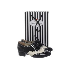 Lola Ramona, Schnürschuhe