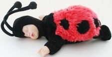 ♥ ANNE GEDDES Baby MARIENKÄFER Puppe ~20cm Baby im Tierkostüm rot schwarz ♥