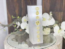 Natürliche Selenit Turmlampe mit Chakra Gravur, Edelsteinlampe, Kristall Lampe