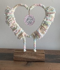 Herz Handarbeit Baumwolle auf Altholz Liebe Zuneigung Dekoration 37cm Geschenk