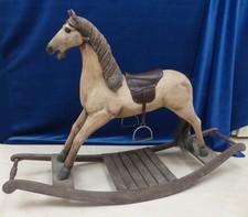 Antikes Schaukelpferd, um