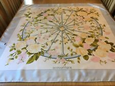 VINTAGE HERMES SEIDENTUCH.  ROMANTIK VON MAURICE TRANCHANT.  36 x 35 ZOLL.