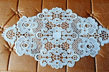 1  Deckchen  Zierdeckchen Spitze creme 40 cm  ( c )