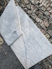 marmorplatte weiß mit grau-blauem Muster