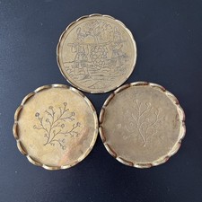3x Messing Untersetzer Collini Austria und Weinlese, ca. 9 cm Durchmesser