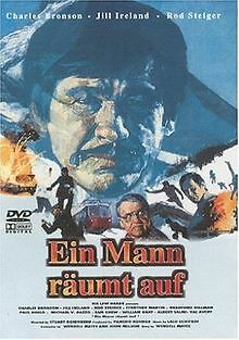 Ein mann räumt auf von - räumt,