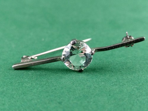 Schlichte stabbrosche mit - schlichte,