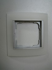 Gira Event Opak weiß mit Zwischenrahmen Farbe Alu lackiert, 1fach Rahmen