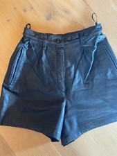 Damen Hot Pant Gr. 34 schwarz