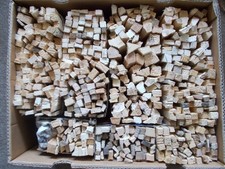 mehr als 560 Stücken