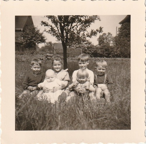 Vintage foto kinder auf - auf, wiese