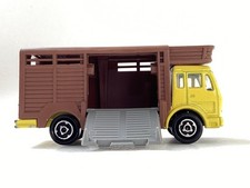 Majorette - 254-213 - Mercedes Tiertransporter / Viehtransporter - gelb / braun