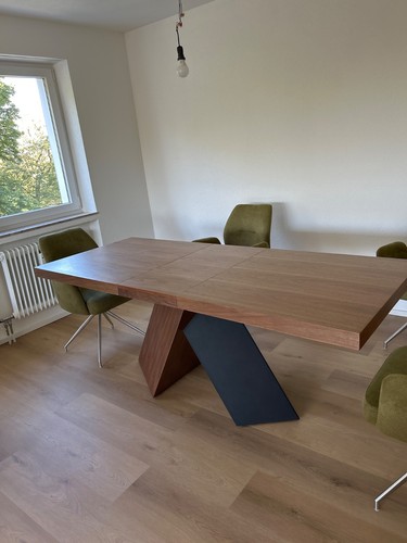 Neuer tisch dunkle holzoptik - tisch,