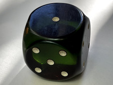 DDR Würfel Grün Kunstharz Catalin Bakelit Faturan 46 Gramm Brettspiel