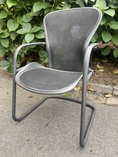 1X HERMAN MILLER AERON