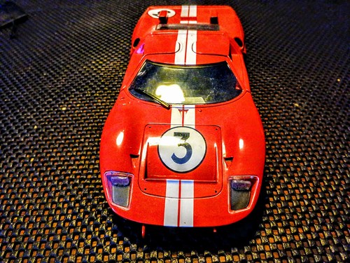 Ford 18 rot rennwagen - 1:18,