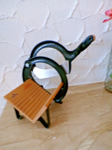 Brotschneide aus metall - brotschneide, und