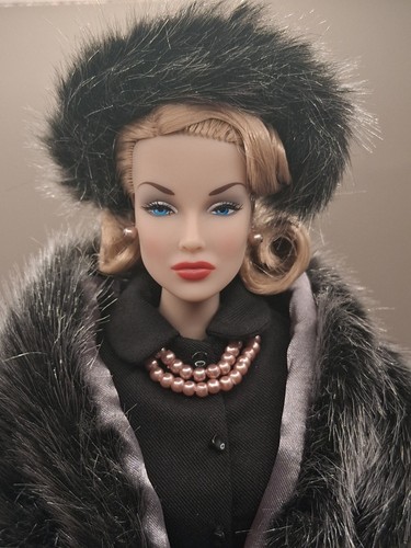 Fashion royalty integrity toys