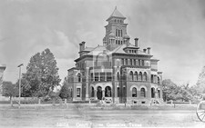 Court House Building Gonzales