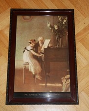 ANTIKER BILDERRAHMEN mit Lithografie  "Die erste Klavierstunde"  54 x 37cm