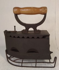 Antikes Bügeleisen Kohle -