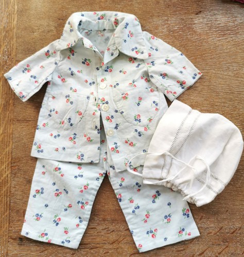 Süsser antiker puppen - puppen, pyjama