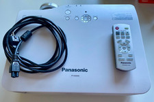 Panasonic PT-AX200E LCD Projektor Heimkino Beamer HD teildefekt - als Ersatzteil