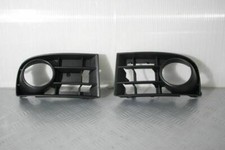 Stoßstangengitter für Golf 5 mit Löchern für Nebelscheinwerfer rechts und links