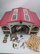 Schleich  Reiterhof mit Reiterin und Pferden Spielzeug (42344)