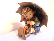HUMMEL PORZELANFIGUR "MÄDCHEN MIT SCHIRM" 152/08 H=12,5 CM 1 SCHLEIFSTRICH