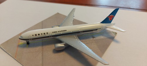 Flugzeugmodell boeing 777 - flugzeugmodell,