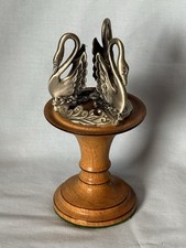 3 Metallschwäne auf