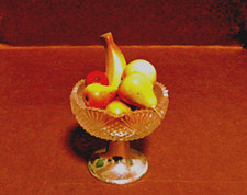 Alte, Obstschale, Pressglas, Aluguss-Fuß, mit Watteobst, für eine Puppenstube.