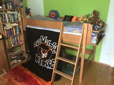 Hochspielbett mit Leiter und