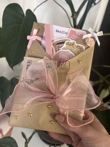 Blind date with book - date, a