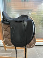 Neuwertig - Ikonic Light Dressursattel, 17 Zoll, schwarz