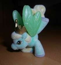 Filly Pferd Twilight mit nachleuchtenden grünen Flügeln und Sammelkarte