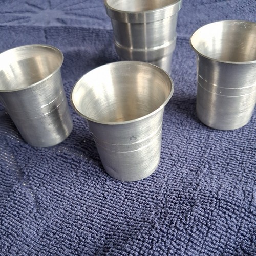 Schnapsbecher aus zinn - aus,