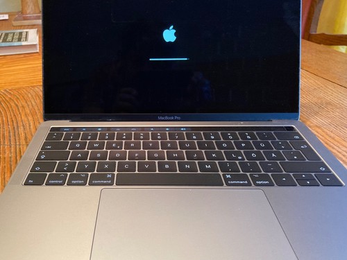 Macbook pro i7 - 13”,