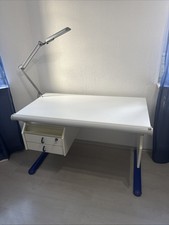 Moll Schreibtisch Weiß Blau neigbar und höhenverstellbar Schubladen und Lampe ?