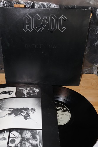 Vinyl dc back in - :,
